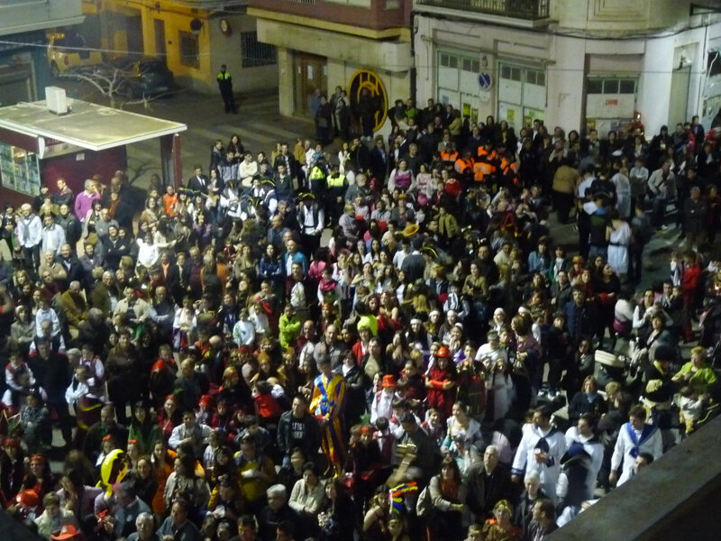 EL MUNDO FALLERO DE BENIFAIÓ ABRE LAS FIESTAS CON LA CABALGATA Y LA TRADICIONAL CRIDA