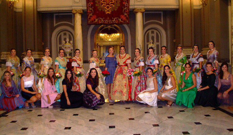La alcaldesa proclama a Estefanía López y María Donderis Falleras Mayores de Valencia 2015