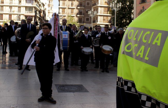 Impresionante galería fotográfica. Los Falleros dan la bienvenida a las Fallas de Valencia