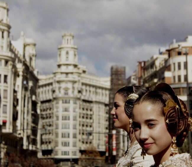 Impresionante galería fotográfica. Los Falleros dan la bienvenida a las Fallas de Valencia