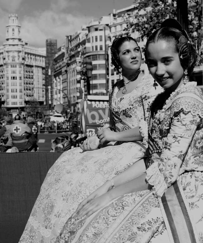 Impresionante galería fotográfica. Los Falleros dan la bienvenida a las Fallas de Valencia