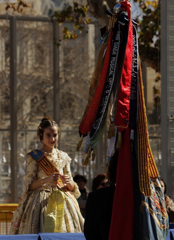 Impresionante galería fotográfica. Los Falleros dan la bienvenida a las Fallas de Valencia