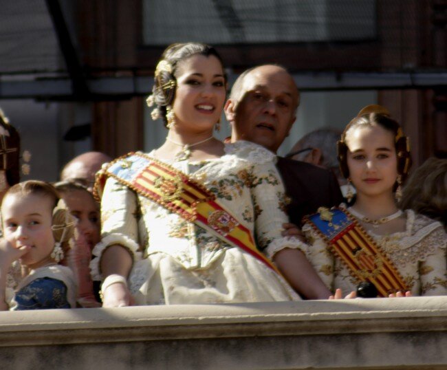Impresionante galería fotográfica. Los Falleros dan la bienvenida a las Fallas de Valencia