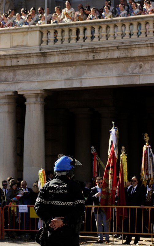 Impresionante galería fotográfica. Los Falleros dan la bienvenida a las Fallas de Valencia
