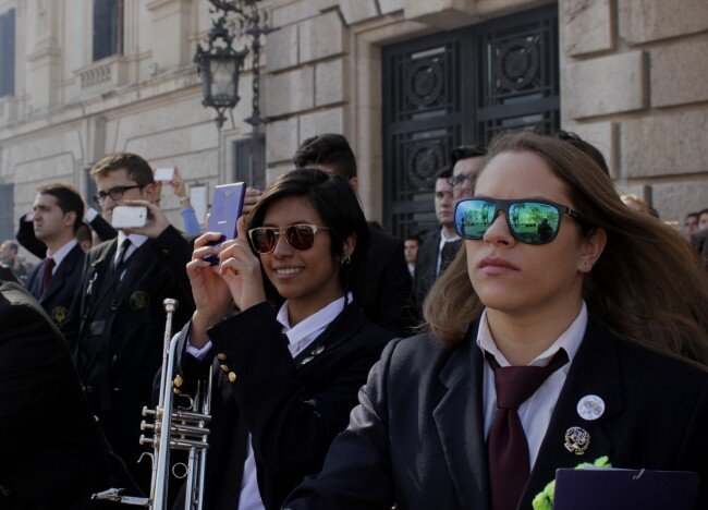 Impresionante galería fotográfica. Los Falleros dan la bienvenida a las Fallas de Valencia