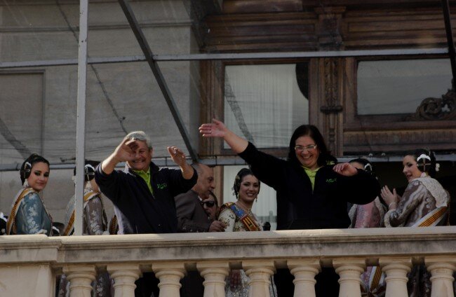Impresionante galería fotográfica. Los Falleros dan la bienvenida a las Fallas de Valencia