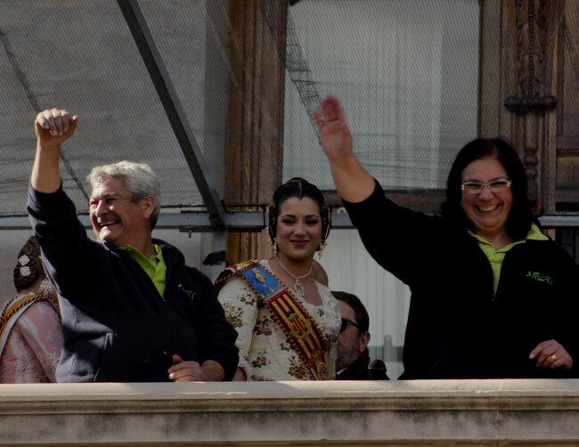 Impresionante galería fotográfica. Los Falleros dan la bienvenida a las Fallas de Valencia