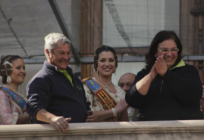 Impresionante galería fotográfica. Los Falleros dan la bienvenida a las Fallas de Valencia