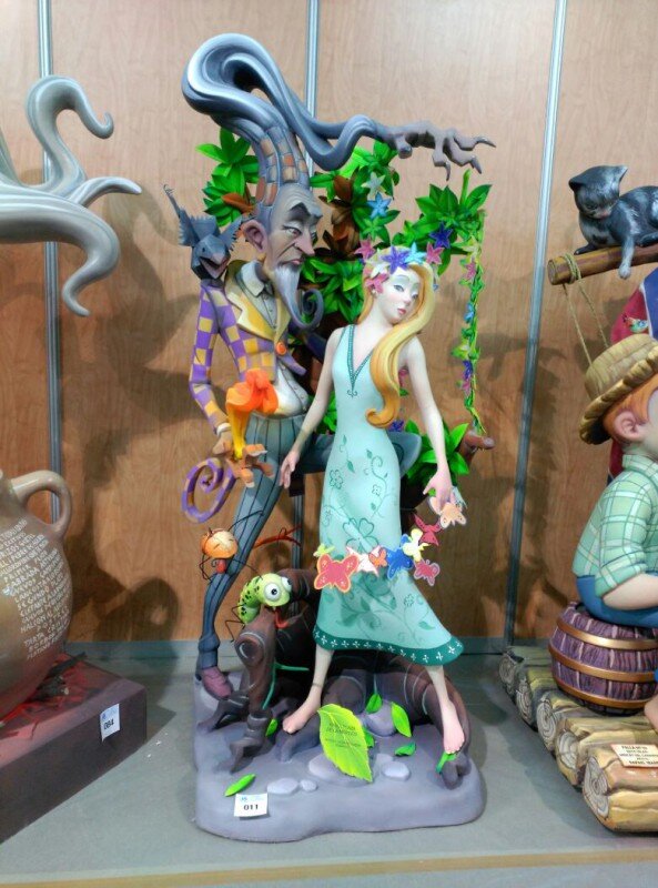 La Falla Plaza de la Merced  presenta sus propuestas de ninots para el 2015