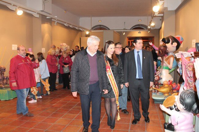 La Falla El Mercat de Sueca repite el indulto para sus dos ninots en 2015