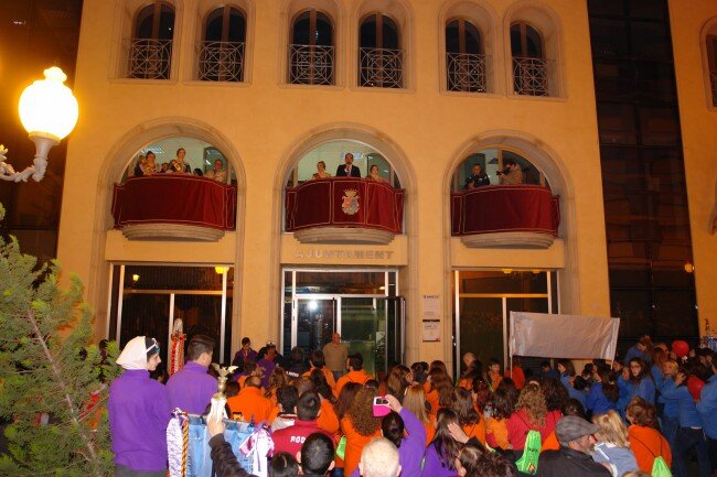 Las Falleras Mayores de Benaguasil anuncian la llegada de las Fallas 2015