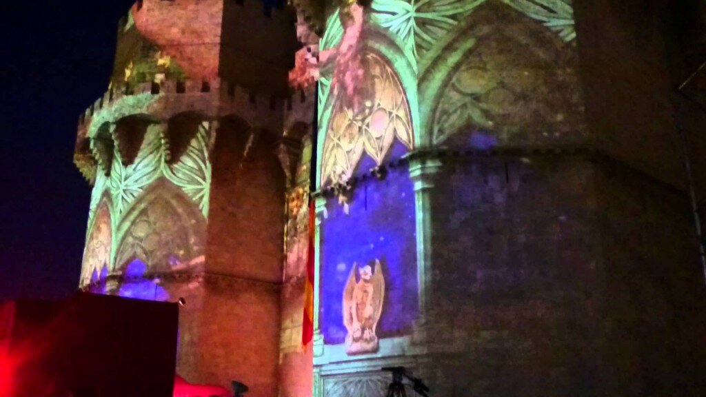 El espectáculo de la Crida, repetido hasta tres veces, fallas 2015