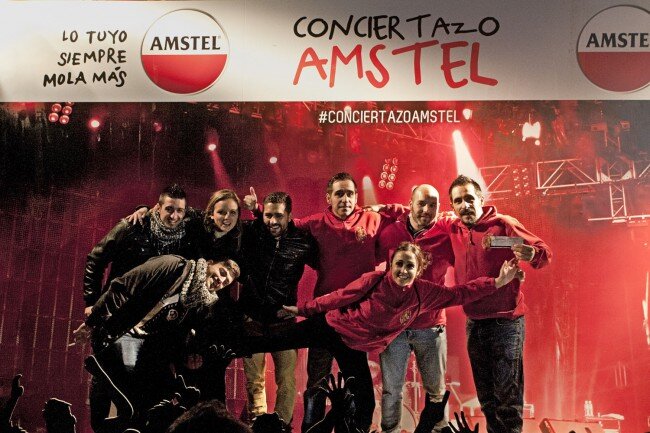 MILES DE VALENCIANOS ABARROTAN LOS JARDINES DE VIVEROS PARA DISFRUTAR DE UN IRREPETIBLE REPASO AL MEJOR ROCK DE TODOS LOS TIEMPOS