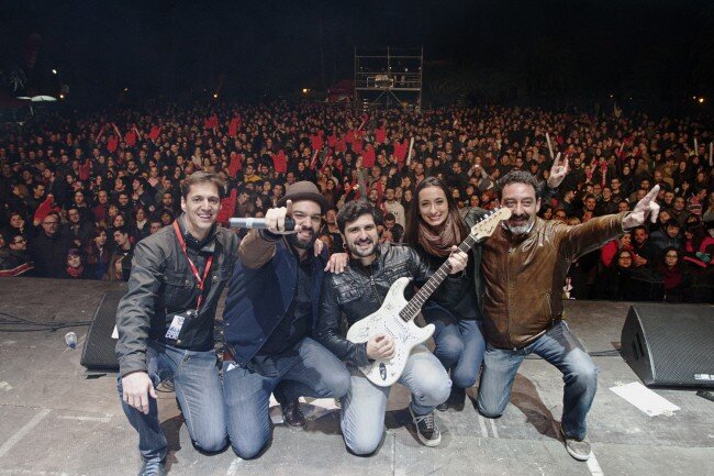 MILES DE VALENCIANOS ABARROTAN LOS JARDINES DE VIVEROS PARA DISFRUTAR DE UN IRREPETIBLE REPASO AL MEJOR ROCK DE TODOS LOS TIEMPOS