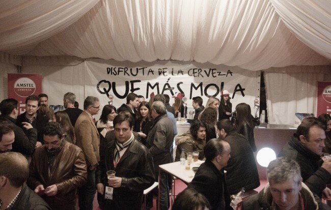 MILES DE VALENCIANOS ABARROTAN LOS JARDINES DE VIVEROS PARA DISFRUTAR DE UN IRREPETIBLE REPASO AL MEJOR ROCK DE TODOS LOS TIEMPOS