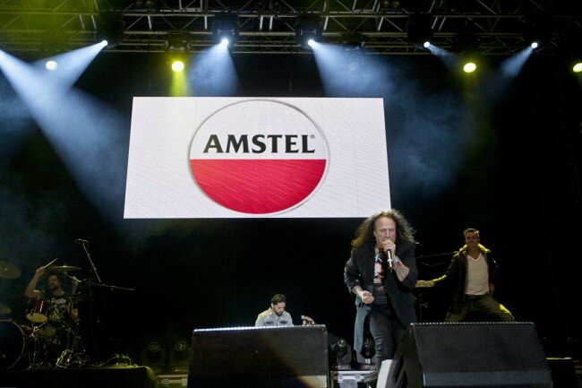 MILES DE VALENCIANOS ABARROTAN LOS JARDINES DE VIVEROS PARA DISFRUTAR DE UN IRREPETIBLE REPASO AL MEJOR ROCK DE TODOS LOS TIEMPOS