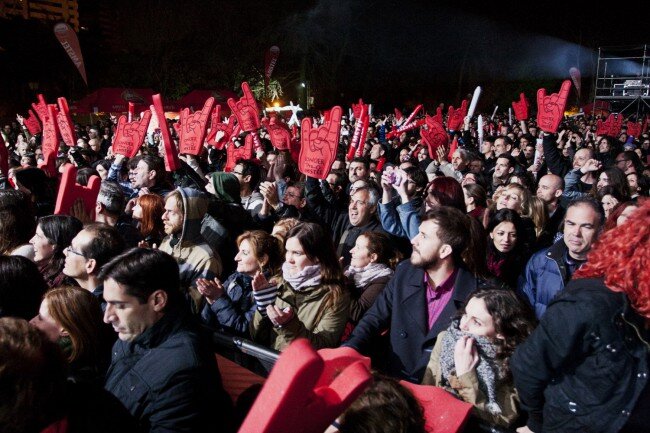 MILES DE VALENCIANOS ABARROTAN LOS JARDINES DE VIVEROS PARA DISFRUTAR DE UN IRREPETIBLE REPASO AL MEJOR ROCK DE TODOS LOS TIEMPOS