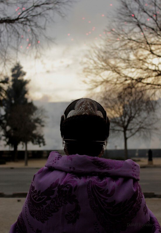 Ambiente festivo en la recepción posterior a la mascletá ofrecida por @Amstel_es