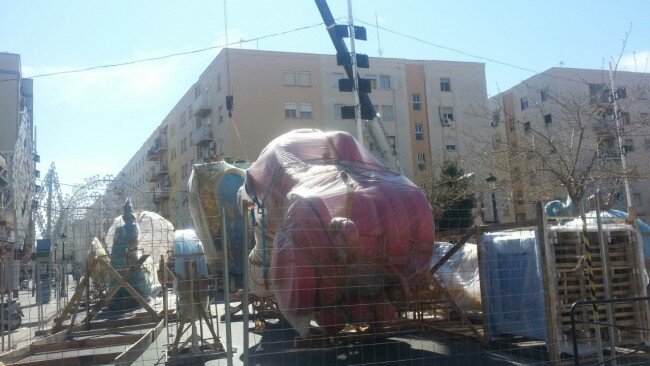 La Falla Avda. Malvarrosa ya ha comenzado el montaje de su monumento