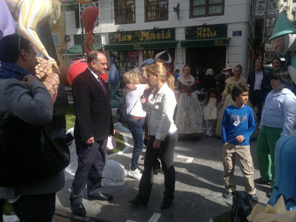 Elena Valenciano quiso acompañar a los valencianos y a las valencianas en “su gran fiesta”