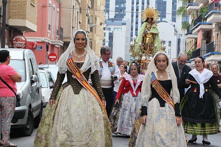 Procesión en honor a la Virgen de los Desamparados en Benicalap-Campanar