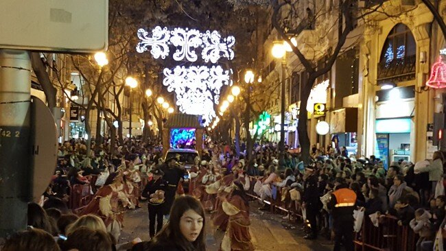 Una cabarlgata de Reyes de Valencia desangelada y sosa