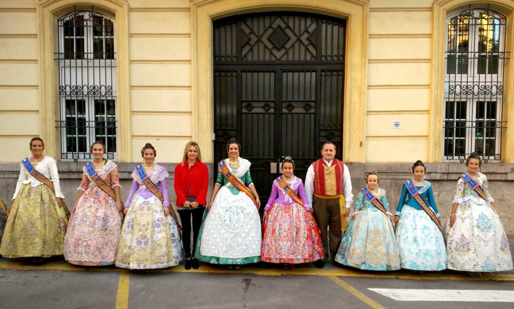 La Falla Ja Estem Tots s’estrena amb la seua exaltació