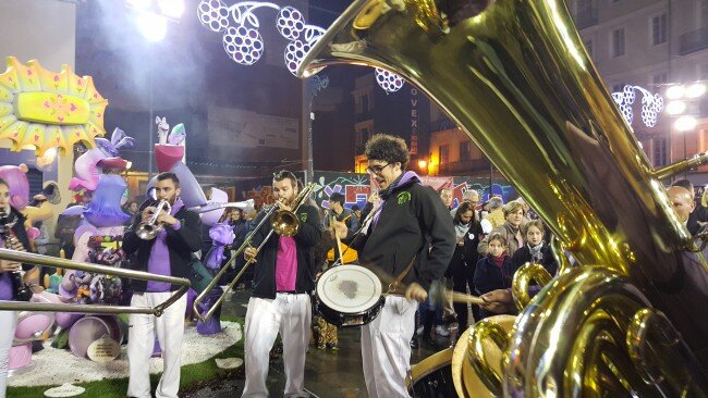 Encantados de conocerte, somos la xaranga SAMARUC