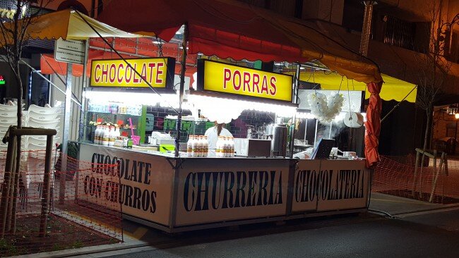 El Ayuntamiento ya ha realizado 198 inspecciones de los puestos de venta de masas fritas instalados en la calle