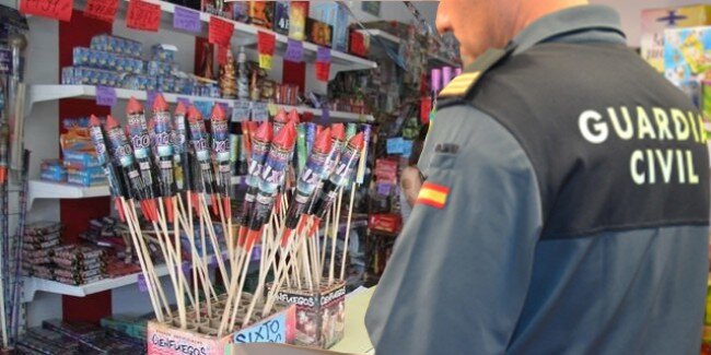 La Guardia Civil edita un tríptico para la compra y uso responsable de fuegos artificiales