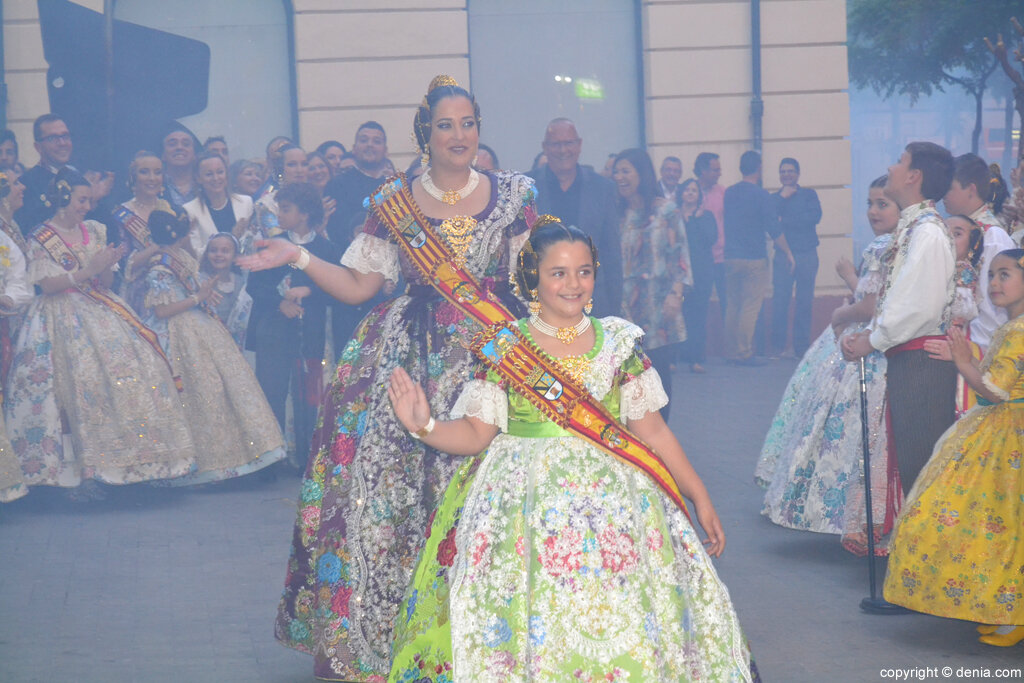 Dénia se rinde ante Marina y Alejandra en su despedida como Falleras Mayores 2016