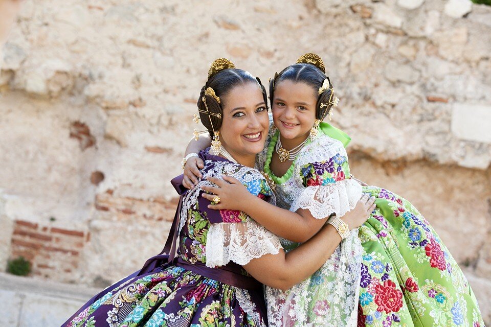 Marina y Alejandra se despiden hoy de su año como máximas representantes de las fallas de Dénia