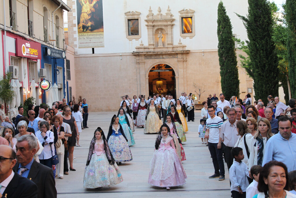 Las falleras mayores de Dénia participaron en la procesión del Corpus Christi