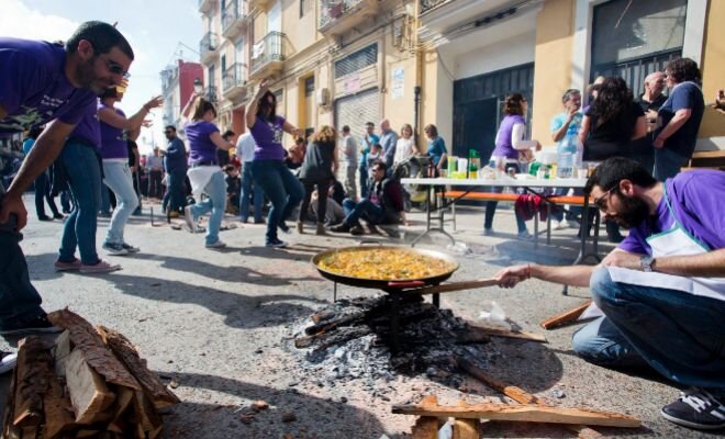 Valencia limitará las fiestas que organizan los falleros en la calle