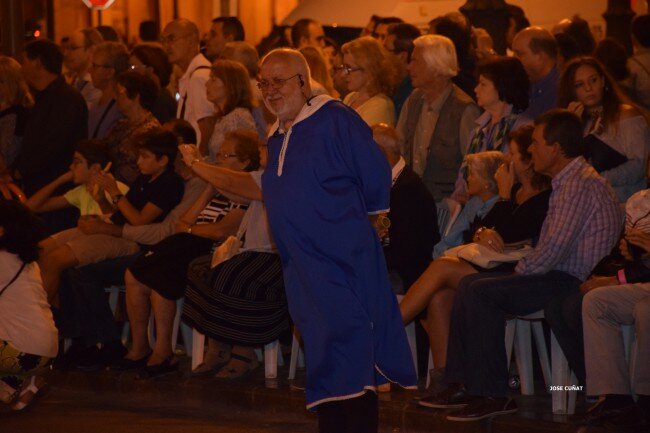 XIII Entrada Mora y Cristiana Las Huríes, cabo Estefanía López,  acompañada de su Corte de Honor y medios