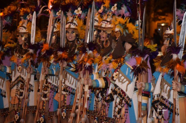 XIII Entrada Mora y Cristiana Las Huríes, cabo Estefanía López,  acompañada de su Corte de Honor y medios