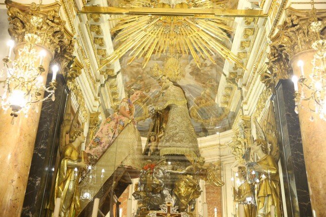 Ofrenda a nuestra Patrona la Virgen de los Desamparados de las falleras mayores