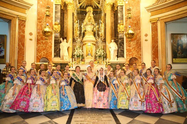 Ofrenda a nuestra Patrona la Virgen de los Desamparados de las falleras mayores