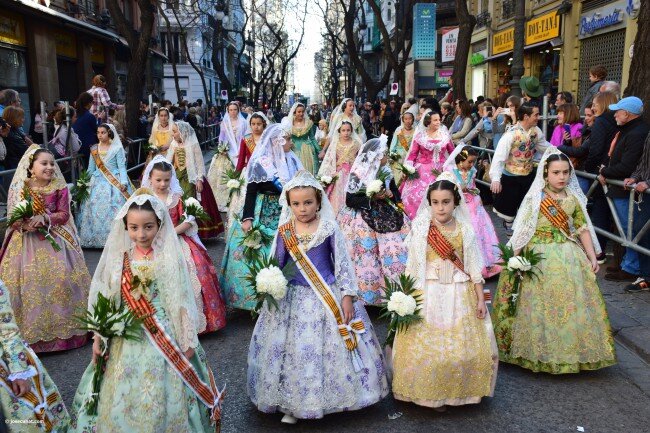 La Ofrenda de las Fallas 2017, uno de los actos más emotivos de las fiestas, vive hoy su primera jornada