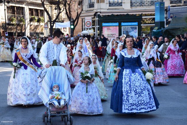 La Ofrenda de las Fallas 2017, uno de los actos más emotivos de las fiestas, vive hoy su primera jornada