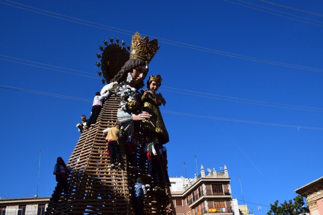 La Ofrenda de las Fallas 2017, uno de los actos más emotivos de las fiestas, vive hoy su primera jornada