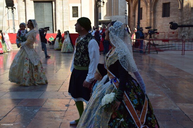 La Ofrenda de las Fallas 2017, uno de los actos más emotivos de las fiestas, vive hoy su primera jornada