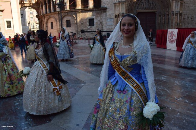 La Ofrenda de las Fallas 2017, uno de los actos más emotivos de las fiestas, vive hoy su primera jornada
