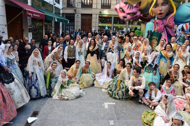 La Ofrenda de las Fallas 2017, uno de los actos más emotivos de las fiestas, vive hoy su primera jornada