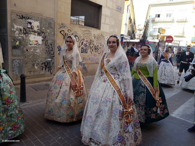 La Ofrenda de las Fallas 2017, uno de los actos más emotivos de las fiestas, vive hoy su primera jornada
