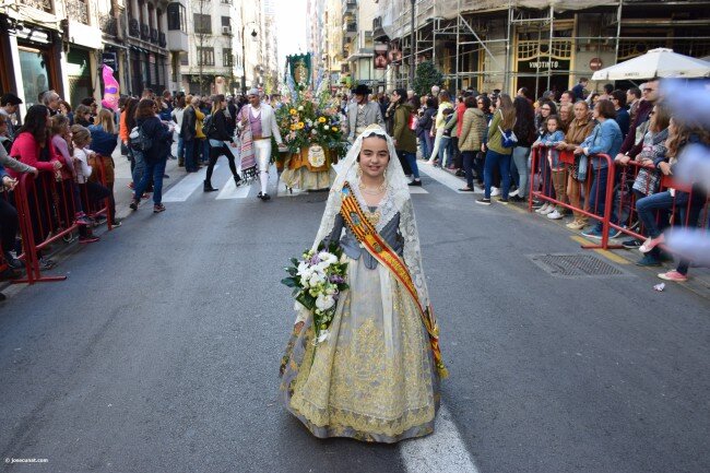 La Ofrenda de las Fallas 2017, uno de los actos más emotivos de las fiestas, vive hoy su primera jornada