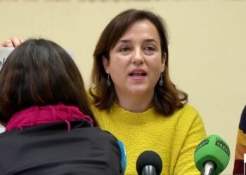 La regidora d’Igualtat, Isabel Lozano, després de la reunió de la Comissió Especialitzada de Treball sobre festes i igualtat.