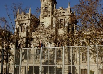 Reyes Martí primera pirotécnica que dispara el 19 de Marzo (Nit del Foc, Mascletá y Cremá)