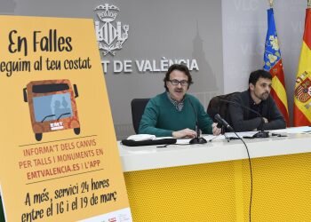 EMT ofrece 3,6 millones de plazas y servicio durante las 24 horas durante las fallas
