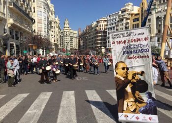 La falla plaza Doctor Collado organiza la tercera ‘tabalà popular’ en homenaje al mestre dolçainer Joan Blasco